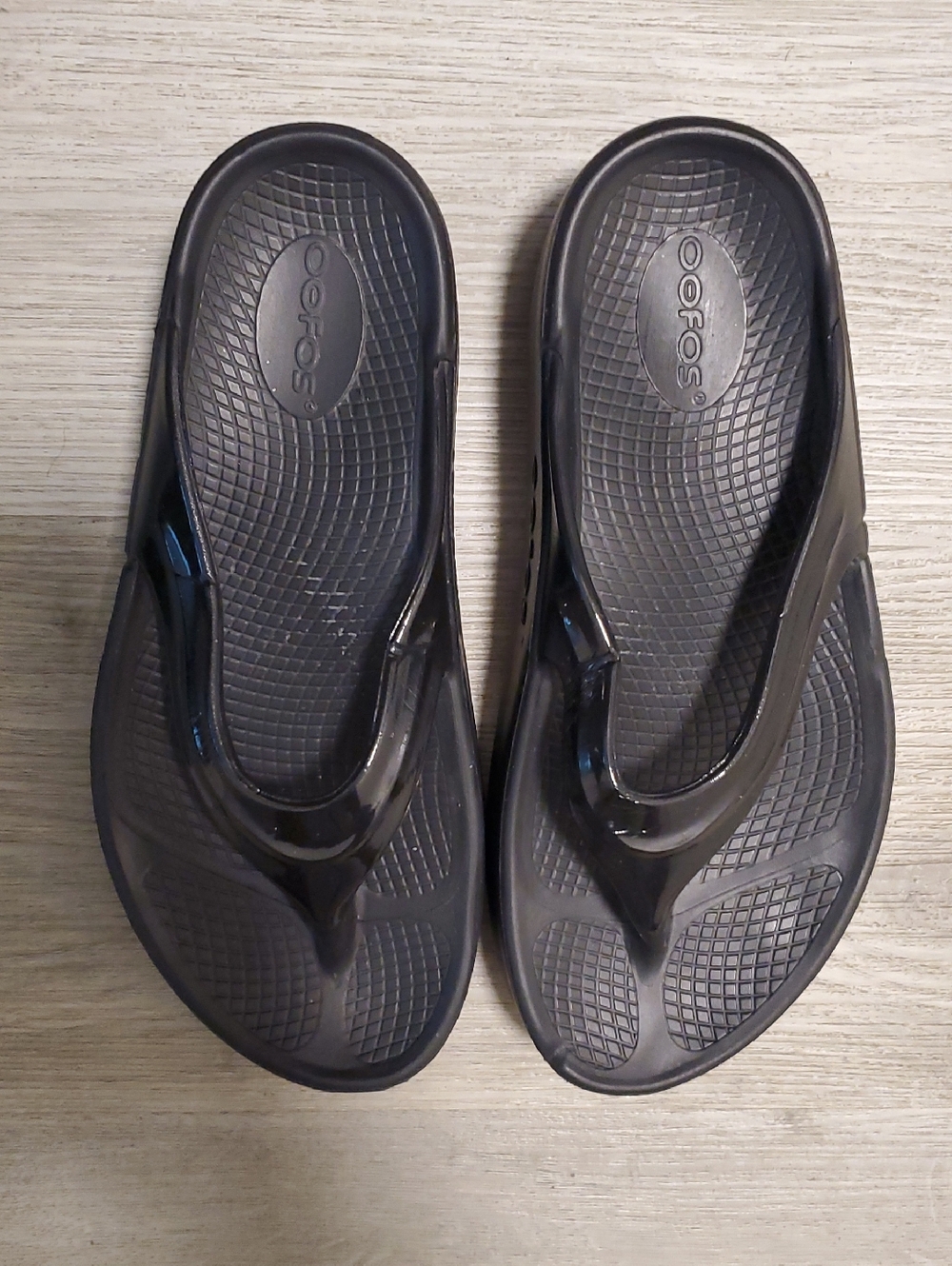 OOFOS OOlala Women's Black Thong Supportive Recovery Sandal Size 7
